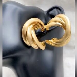 Elegant earrings for women